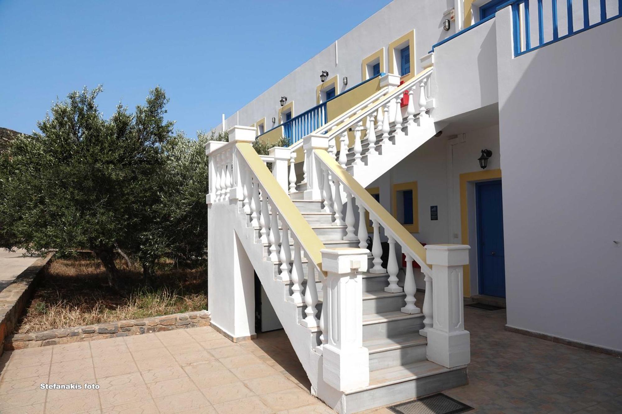 Aeriko Hotel Apartments Agia Marina  エクステリア 写真